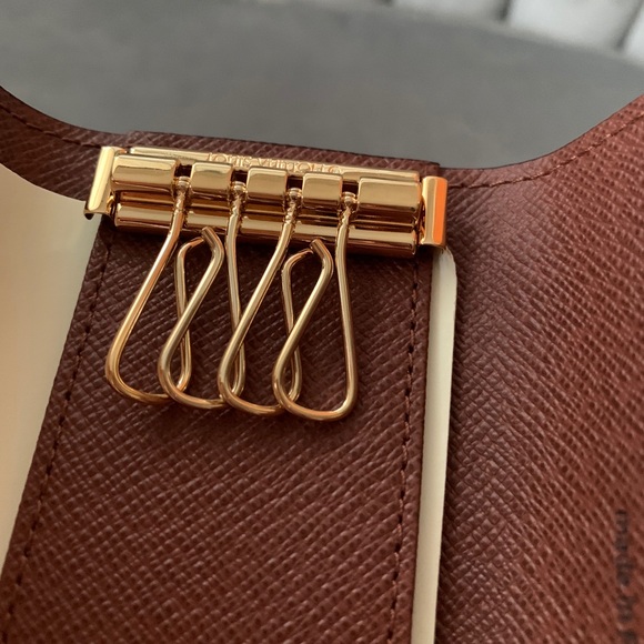 BNIB Authentic Louis Vuitton 4 key holder - Picture 6 of 10